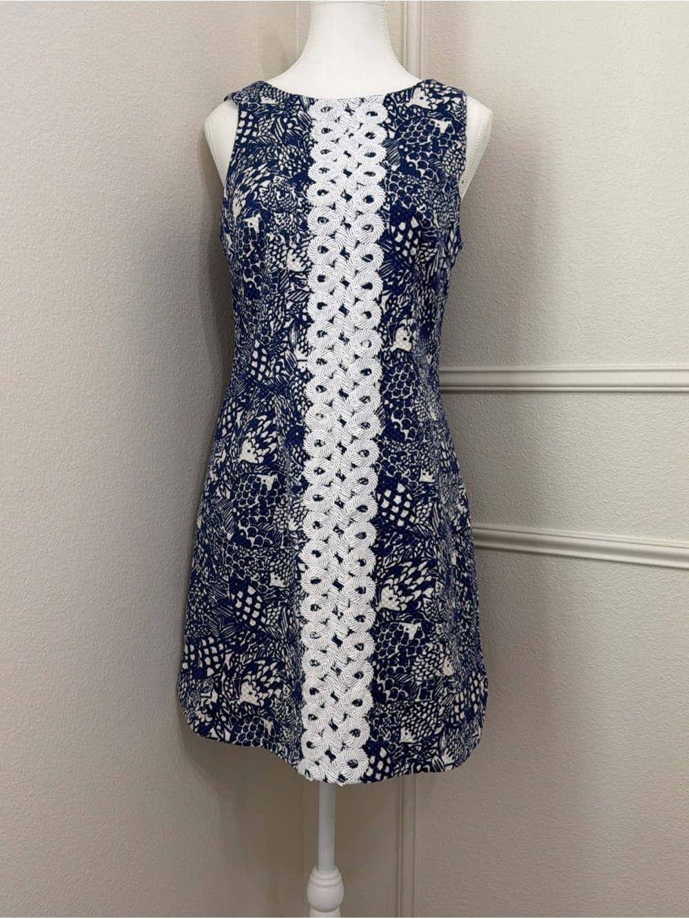 Lilly Pulitzer Mini blue/white fish print Dress✨Sz.8✨Embroidered - Picture 7 of 7